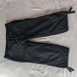 Black Cargo Capris